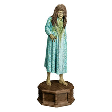 Load image into Gallery viewer, Linda Blair signed Exorcist statue JSA Trick Or Treat Studios LAST ONE!!!
